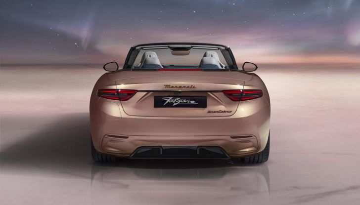 Maserati GranCabrio Folgore: caratteristiche, design, abitacolo, motore, prestazioni e autonomia - Foto 18 di 61