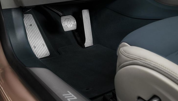 Maserati GranCabrio Folgore: caratteristiche, design, abitacolo, motore, prestazioni e autonomia - Foto 35 di 61