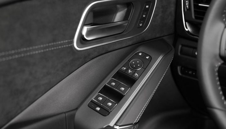 Nissan Qashqai 2024: caratteristiche, abitacolo, motori, design e novità - Foto 75 di 120