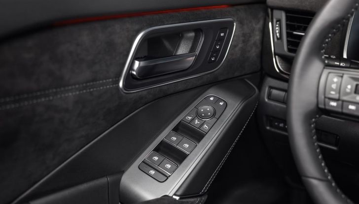 Nissan Qashqai 2024: caratteristiche, abitacolo, motori, design e novità - Foto 78 di 120