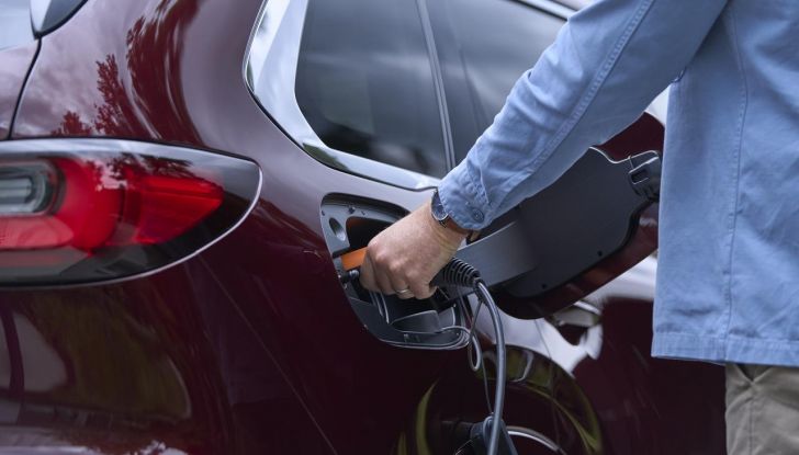 Mazda CX-80 2024: motori, allestimenti e prezzi - Foto 54 di 120