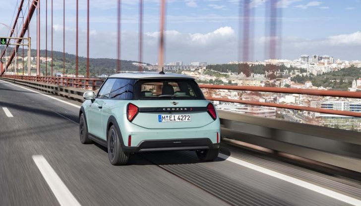 Mini Cooper S: svelato il nuovo allestimento Classic - Foto 12 di 48