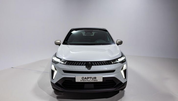 Renault Captur 2025: caratteristiche, design, abitacolo, motori e allestimenti - Foto 123 di 136