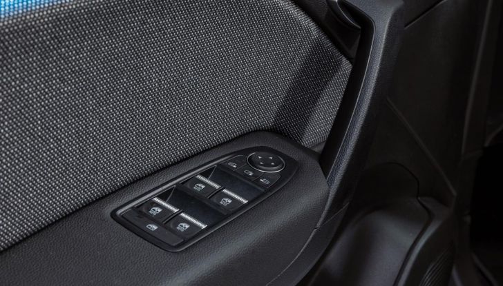 Renault Captur 2025: caratteristiche, design, abitacolo, motori e allestimenti - Foto 102 di 136