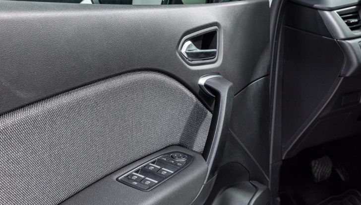 Renault Captur 2025: caratteristiche, design, abitacolo, motori e allestimenti - Foto 130 di 136