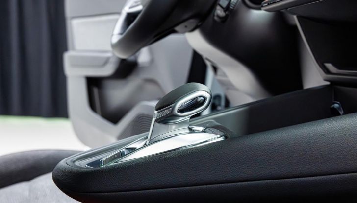 Renault Captur 2025: caratteristiche, design, abitacolo, motori e allestimenti - Foto 112 di 136