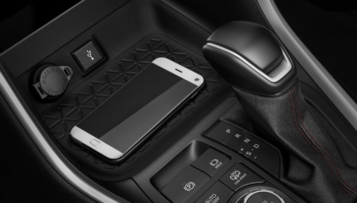 Suzuki Across Plug-in 2024: caratteristiche, dotazioni, motore e prezzi - Foto 10 di 16