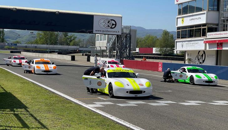 Ginetta G40 GT5: il nostro test in pista della vettura da corsa britannica - Foto 12 di 15
