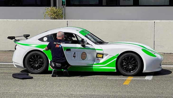 Ginetta G40 GT5: il nostro test in pista della vettura da corsa britannica - Foto 13 di 15