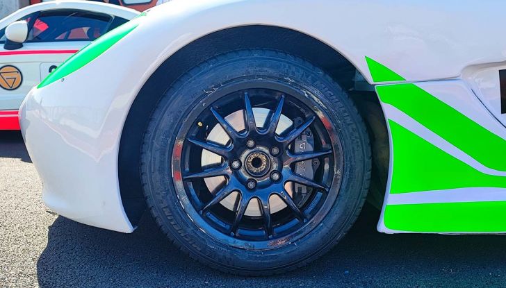 Ginetta G40 GT5: il nostro test in pista della vettura da corsa britannica - Foto 4 di 15