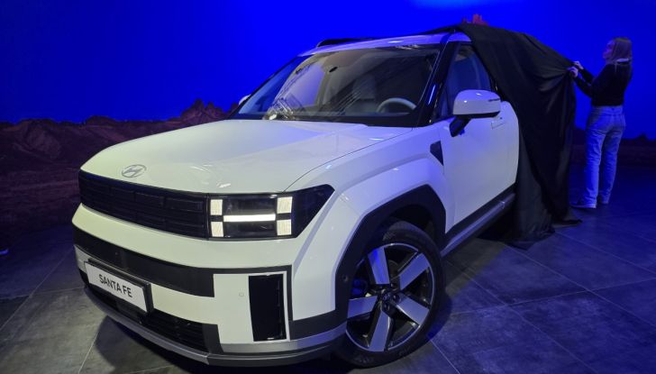 Hyundai: innovazione e rinnovo della gamma con la nuova Santa Fe - Foto 1 di 22