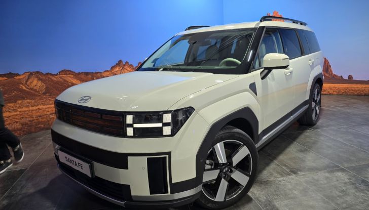 Hyundai: innovazione e rinnovo della gamma con la nuova Santa Fe - Foto 8 di 22