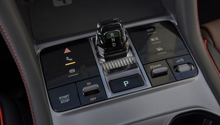 BYD Seal U DM-i prova su strada, prestazioni e prezzi - Foto 13 di 15