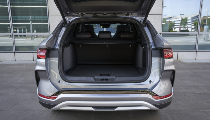 BYD Seal U DM-i prova su strada, prestazioni e prezzi - Foto 14 di 15