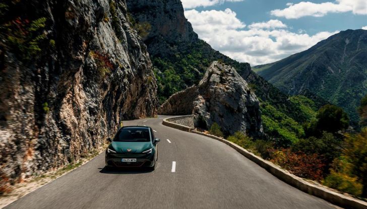 Cupra Born VZ: al via agli ordini in Italia da 52.550 euro - Foto 9 di 12