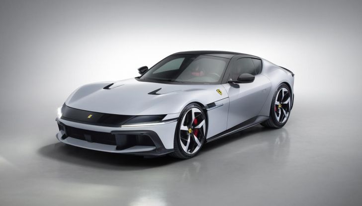 Ferrari 12Cilindri: caratteristiche, design, abitacolo, motore e prestazioni - Foto 34 di 61