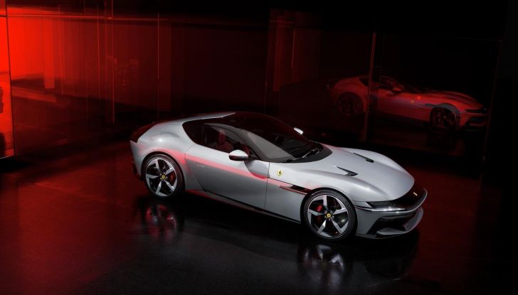 Ferrari 12Cilindri: caratteristiche, design, abitacolo, motore e prestazioni - Foto 36 di 61