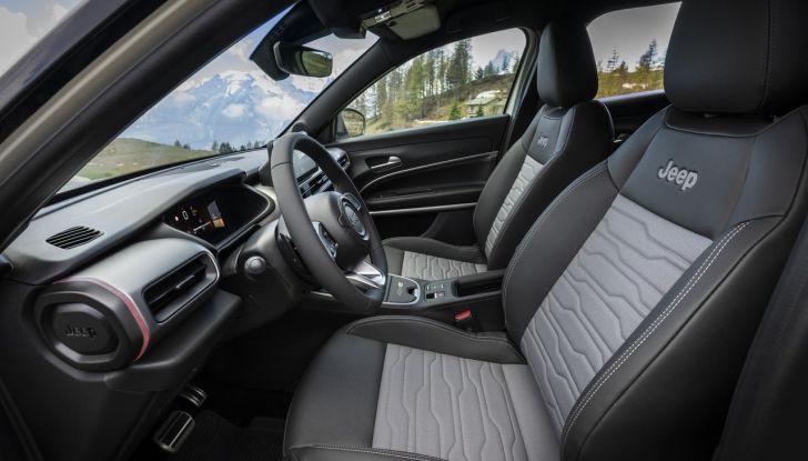 Jeep Avenger 4xe: caratteristiche, design, abitacolo, motore e prestazioni - Foto 25 di 43