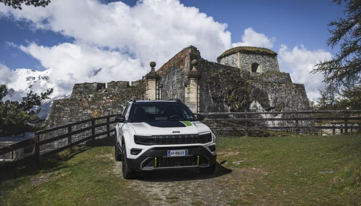 Jeep Avenger 4xe: caratteristiche, design, abitacolo, motore e prestazioni - Foto 10 di 43