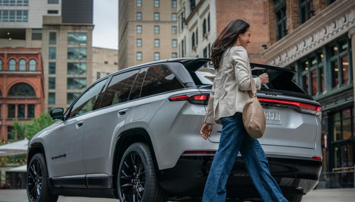 Nuova Jeep Wagoneer S: caratteristiche, design, abitacolo, prestazioni e autonomia - Foto 48 di 74