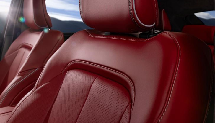 Nuova Jeep Wagoneer S: caratteristiche, design, abitacolo, prestazioni e autonomia - Foto 30 di 74