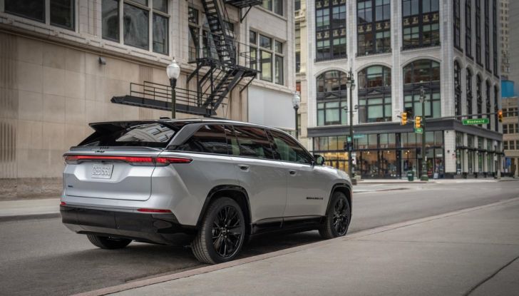 Nuova Jeep Wagoneer S: caratteristiche, design, abitacolo, prestazioni e autonomia - Foto 16 di 74