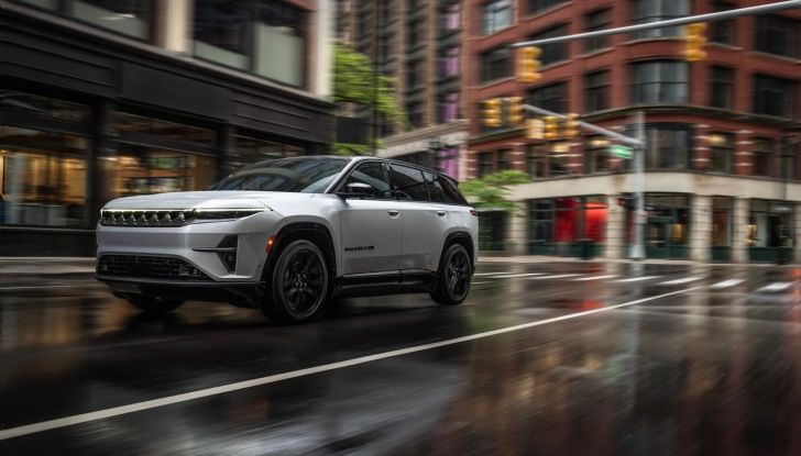 Nuova Jeep Wagoneer S: caratteristiche, design, abitacolo, prestazioni e autonomia - Foto 13 di 74