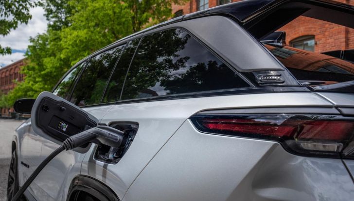 Nuova Jeep Wagoneer S: caratteristiche, design, abitacolo, prestazioni e autonomia - Foto 20 di 74