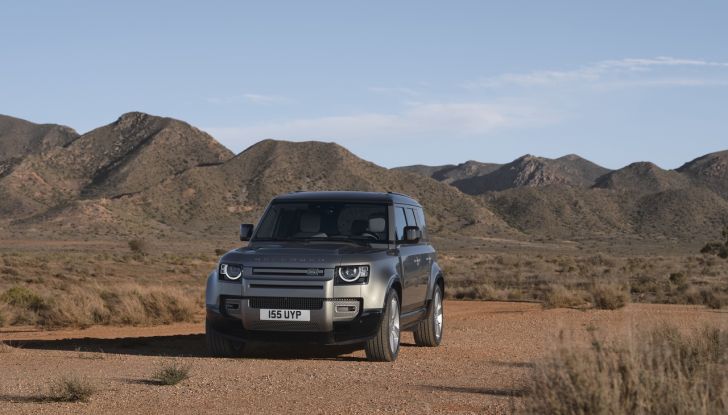 Land Rover Defender 2025: caratteristiche, design, abitacolo, motori e pacchetti - Foto 38 di 119