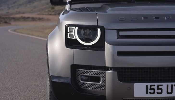 Land Rover Defender 2025: caratteristiche, design, abitacolo, motori e pacchetti - Foto 42 di 119