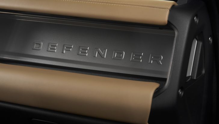 Land Rover Defender 2025: caratteristiche, design, abitacolo, motori e pacchetti - Foto 52 di 119