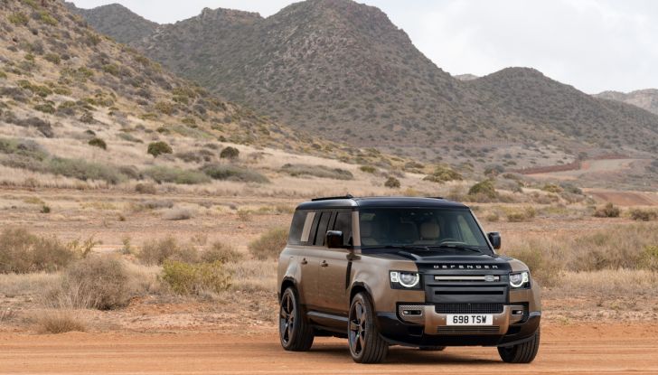 Land Rover Defender 2025: caratteristiche, design, abitacolo, motori e pacchetti - Foto 62 di 119