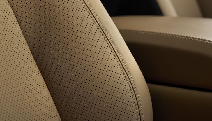 Land Rover Defender 2025: caratteristiche, design, abitacolo, motori e pacchetti - Foto 63 di 119