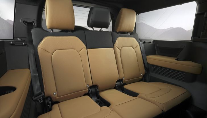 Land Rover Defender 2025: caratteristiche, design, abitacolo, motori e pacchetti - Foto 46 di 119