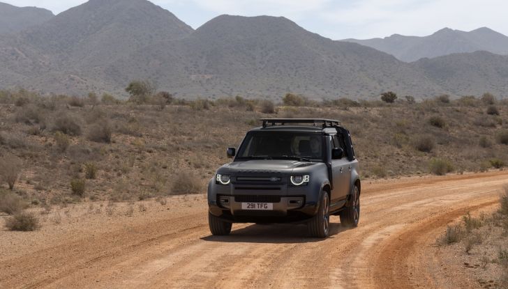 Land Rover Defender 2025: caratteristiche, design, abitacolo, motori e pacchetti - Foto 79 di 119