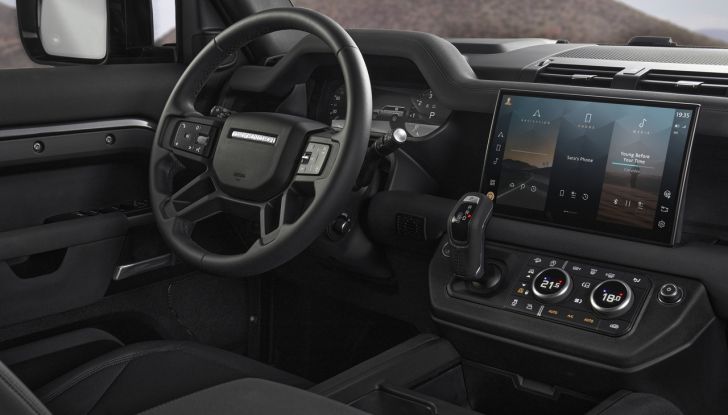 Land Rover Defender 2025: caratteristiche, design, abitacolo, motori e pacchetti - Foto 70 di 119
