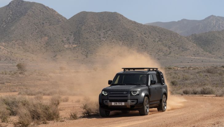 Land Rover Defender 2025: caratteristiche, design, abitacolo, motori e pacchetti - Foto 74 di 119