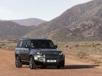 Land Rover Defender 2025: caratteristiche, design, abitacolo, motori e pacchetti
