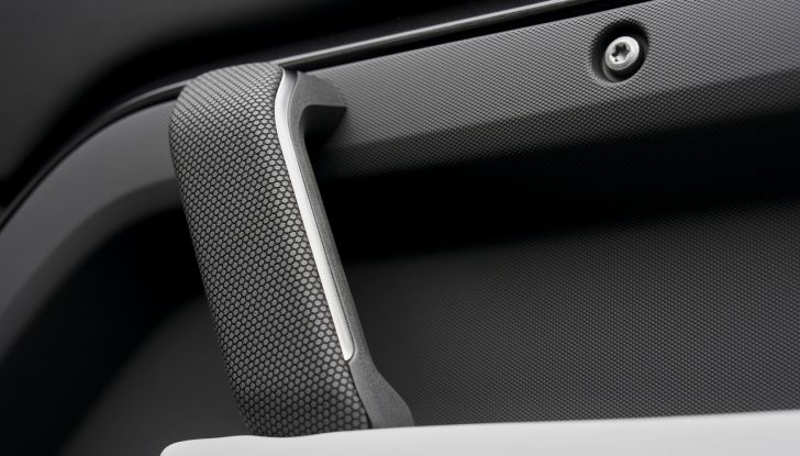 Land Rover Defender 2025: caratteristiche, design, abitacolo, motori e pacchetti - Foto 111 di 119