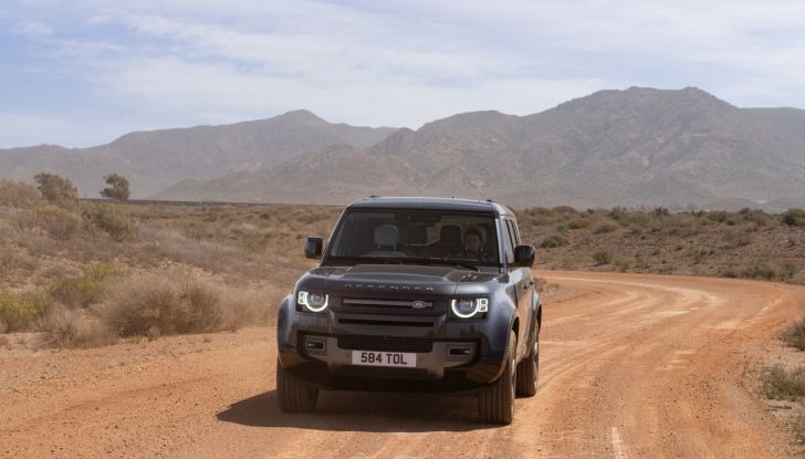 Land Rover Defender 2025: caratteristiche, design, abitacolo, motori e pacchetti - Foto 89 di 119