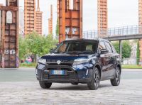 Nuova Suzuki Vitara Hybrid: caratteristiche, design, abitacolo, motori, allestimenti e prezzi
