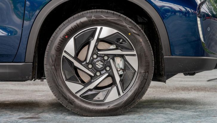 Nuova Suzuki Vitara Hybrid: caratteristiche, design, abitacolo, motori, allestimenti e prezzi - Foto 18 di 64