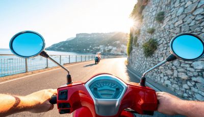 Patente AM 2024: età, esami e documenti per patentino 50