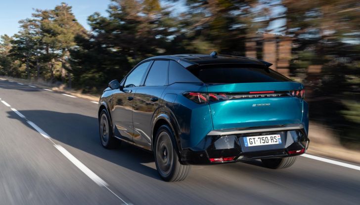 Peugeot 3008 Plug-in Hybrid: caratteristiche, design, abitacolo, motore, allestimenti e prezzi - Foto 3 di 6