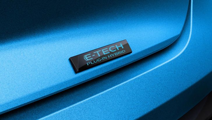 Renault Rafale E-Tech: la versione 4×4 da 300 CV arriva nelle concessionarie - Foto 14 di 18