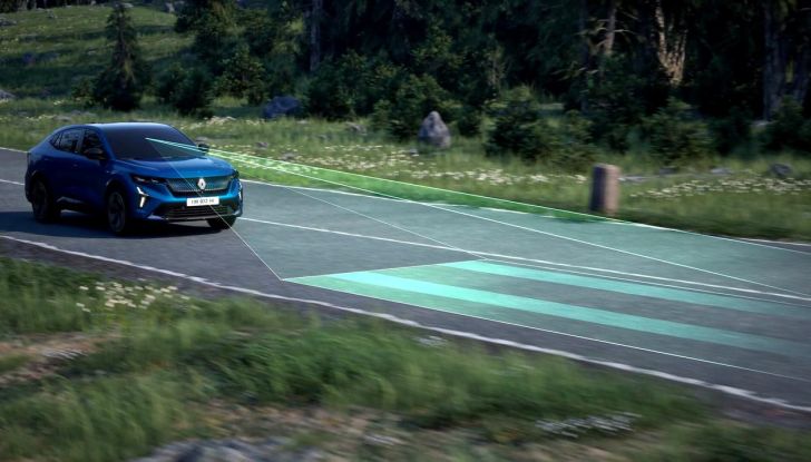 Renault Rafale E-Tech: la versione 4×4 da 300 CV arriva nelle concessionarie - Foto 3 di 18