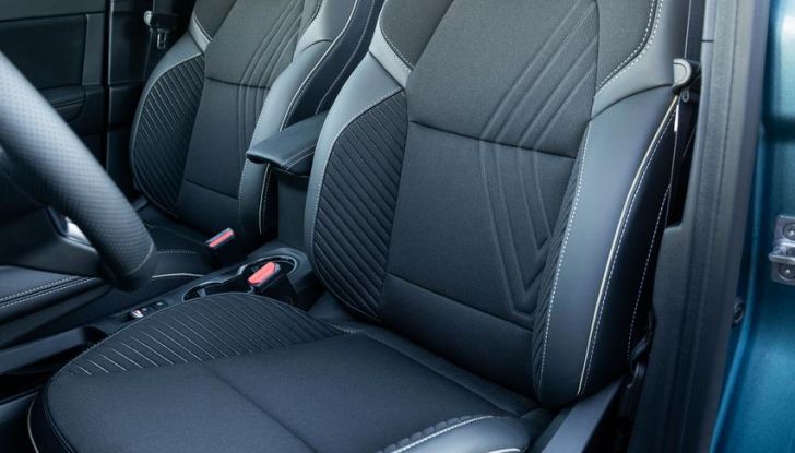 Renault Symbioz: prime informazioni sul nuovo C-SUV - Foto 38 di 103