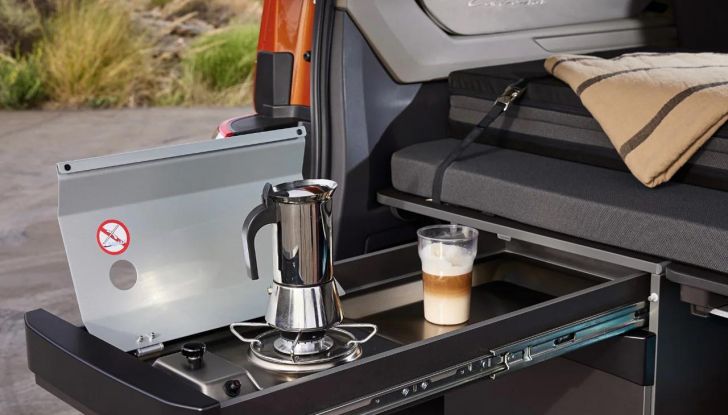 Volkswagen California 2024: caratteristiche, design, abitacolo, motori e allestimenti - Foto 2 di 10