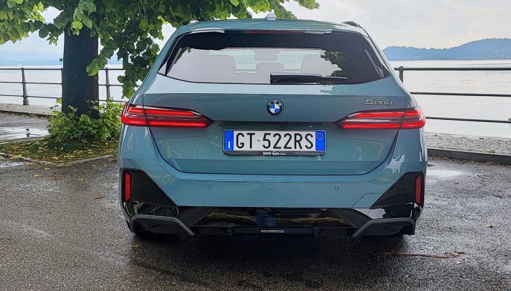 BMW Serie 5 Touring 2024: prova su strada della station wagon diesel ed elettrica - Foto 11 di 29