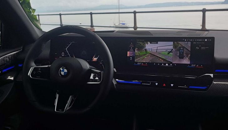 BMW Serie 5 Touring 2024: prova su strada della station wagon diesel ed elettrica - Foto 16 di 29
